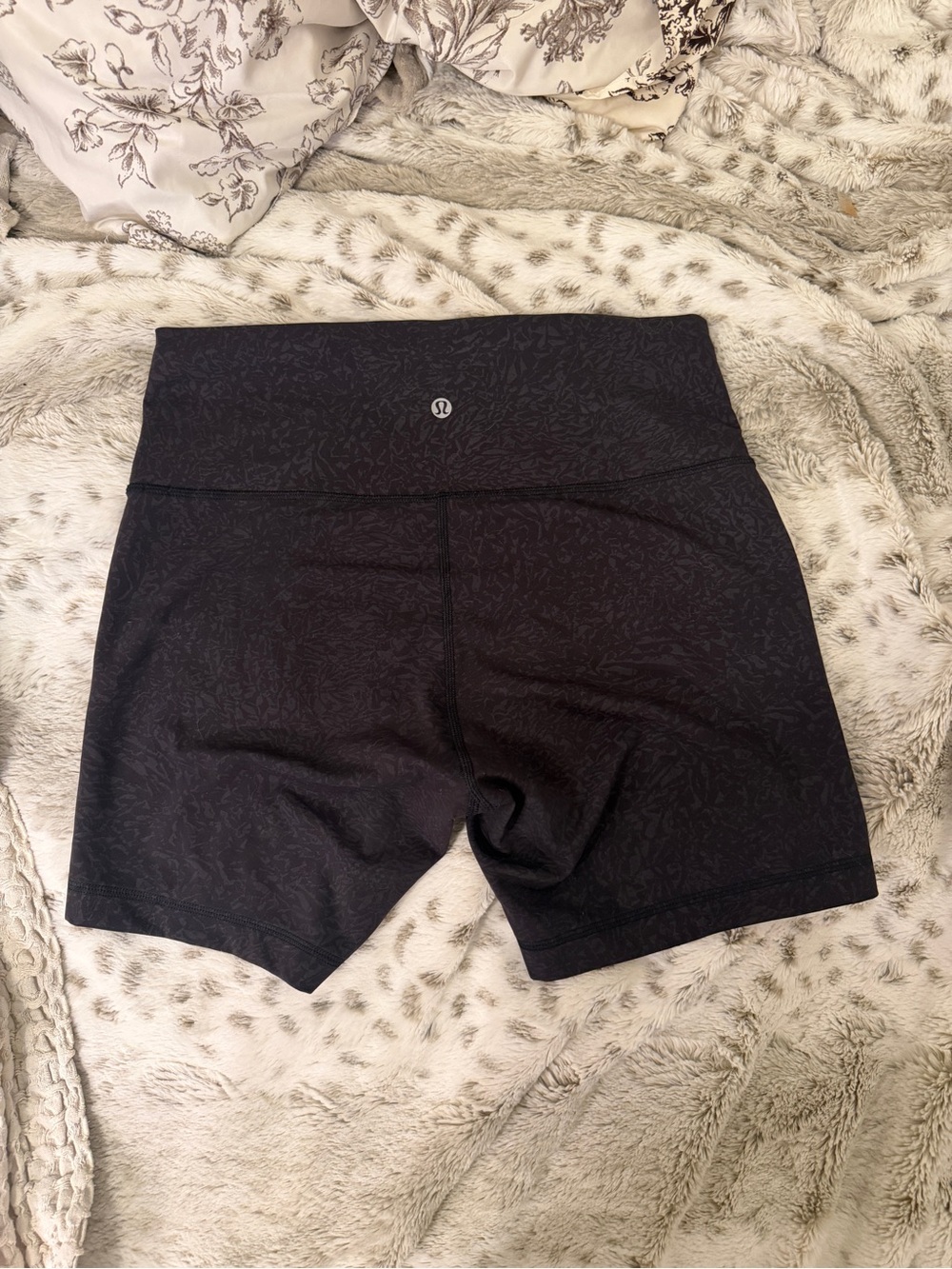 Lululemon Black Tonal Print Biker Shorts High Rise Yoga Athleisure